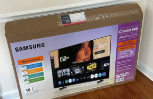 Dua Lipa abre processo de US$ 15 milhões contra Samsung por usar seu rosto para vender TVs