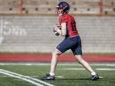 O veterano quarterback do CFL, Dustin Crum, escolheu Montreal Alouettes em vez de BC Lions