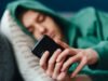 Reino Unido enfrenta ‘catástrofe econômica’ a menos que se adapte aos jovens reconectados por smartphones