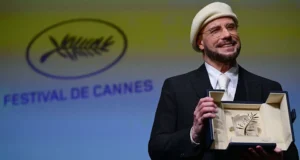‘Isso está além do Oscar’: John Travolta ganha surpresa Palma de Ouro honorária em Cannes