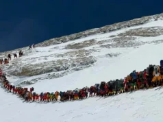 Apresentador surdo da BBC fica preso por horas na ‘zona da morte’ do Everest