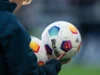 Ball boy em foco: primeiro gol do Leverkusen lidera discussões