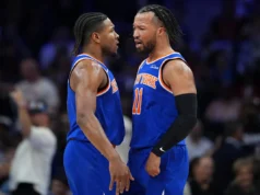 Knicks enterram 76ers 144-114 atrás da barragem de 3 pontos do Jogo 4, de volta às finais do Leste pelo segundo ano consecutivo