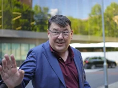 Graham Linehan ataca a polícia após ter derrubada a condenação por danificar o telefone de ativista trans