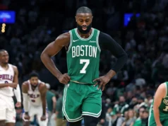Jaylen Brown, do Celtics, foi multado em US$ 50 mil pela NBA por críticas públicas à arbitragem dos playoffs