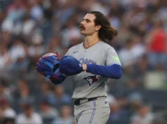 Blue Jays coloca o arremessador titular Dylan Cease na lista de lesionados devido a uma distensão no tendão da coxa; Vlad Guerrero dia a dia após hipertensão no cotovelo