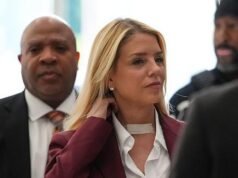 A ex-procuradora-geral dos EUA Pam Bondi defende sua forma de lidar com os arquivos de Epstein na investigação do Congresso