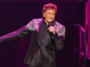 Barry Manilow cancela mais shows em Las Vegas em meio a tratamento de câncer
