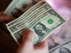 Famílias ricas reduzem exposição ao dólar, revela pesquisa