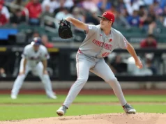Lodolo obtém a primeira vitória nesta temporada, com os Reds ampliando a derrapagem do Mets para 4 com vitória por 7-2