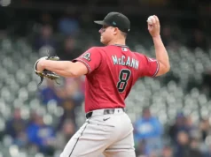 O apanhador de D-Backs, James McCann, empata o recorde da MLB de maior número de jogos lançados por jogador de posição antes de maio