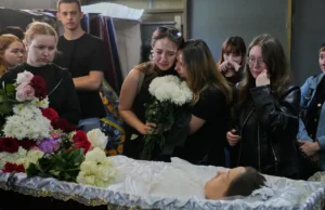 Casal de jovens de Kiev morto em um violento ataque aéreo russo esperava constituir família, dizem os enlutados