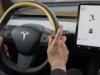 Tesla faz recall de 219 mil carros devido a bug na câmera retrovisor