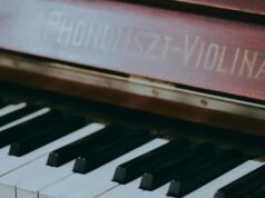 Economize 67% em aulas de piano vitalícias com Skoove Premium