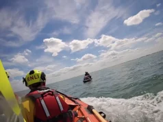 Tripulação da RNLI interrompe evento público para fazer resgate real