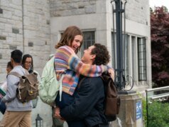 Crítica fora do campus: este romance de hóquei universitário é realmente divertido