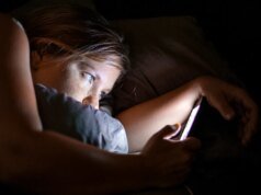 Maus hábitos de tela são um fator-chave por trás do péssimo sono e da saúde mental dos jovens, diz pesquisa