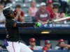 Tre Phelps, da Geórgia, e o técnico Wes Johnson foram expulsos após comemorar o home run na vitória regional sobre o Liberty