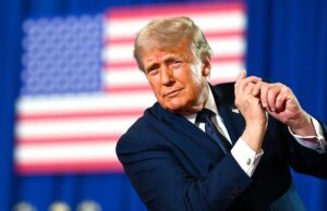 Donald Trump agenda comício em DC com Lee Greenwood e Christopher Macchio após a série de concertos Bail On Freedom 250 dos artistas