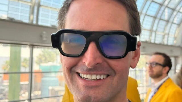 1782298614_evan-spiegel-wearing-snap-specs.jpg