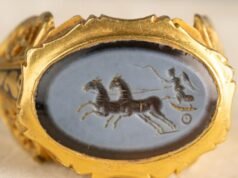 ‘Espetacular’: o detectorista de Somerset que encontrou ouro com a descoberta de um anel romano