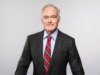 Scott Pelley, na primeira entrevista desde a demissão de ’60 Minutes’, acusa os chefes da CBS News de “preconceito político sutil”, diz que “não sabem o que estão fazendo”