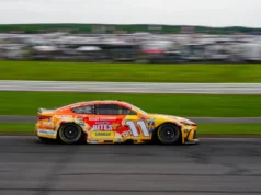 Denny Hamlin vence a corrida da NASCAR Cup em Pocono para sua terceira vitória consecutiva
