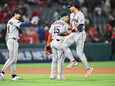 Jose Altuve e Christian Walker reúnem os Astros para uma vitória por 5-4 sobre os Angels em 10 entradas