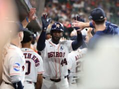 Home run de duas corridas de Yordan Alvarez (21)