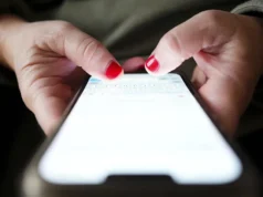 Telus cobrará US$ 15 para ativar novos cartões SIM, conforme a proibição de taxas de troca entrar em vigor
