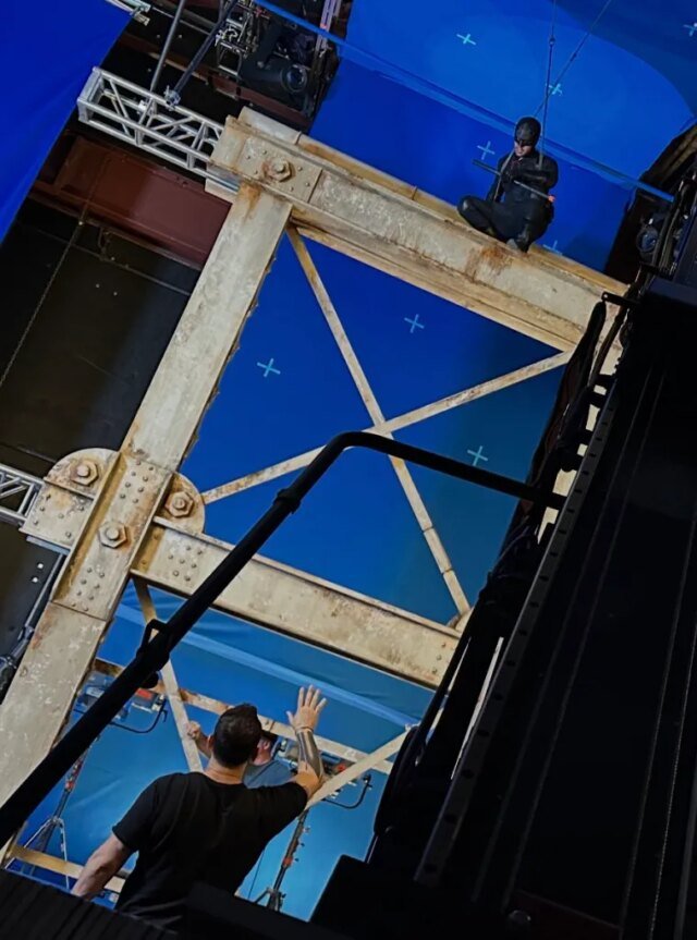 BTS-PHIL-DRIECTING-BLUE-SCREEN.jpg