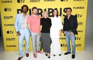 Rhea Seehorn e elenco de ‘Pluribus’ debatem a mente da colmeia, fazem perguntas candentes e fornecem atualizações da segunda temporada