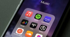 A nova ferramenta da Deezer pode identificar músicas de IA do Spotify, Apple Music e outros
