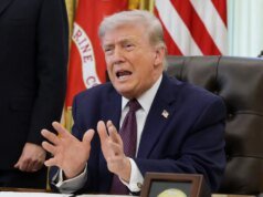 Donald Trump assina ordem executiva de IA que inclui período de revisão voluntária para novos modelos