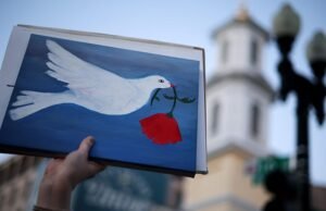 Dos ataques aéreos noturnos às negociações de paz: uma linha do tempo da guerra EUA-Irã