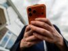 Pesquisadores dizem que os smartphones podem ter ajudado a impulsionar a crise global de bebês