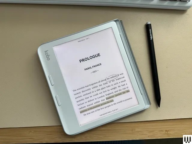 Kobo-Libra-Color-Digital-Notebook-Pen-teal-Reviewer-Photo-SOURCE-Nena-Farrell.jpg