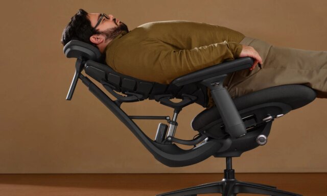 LiberNovo-Maxis-recline.jpg