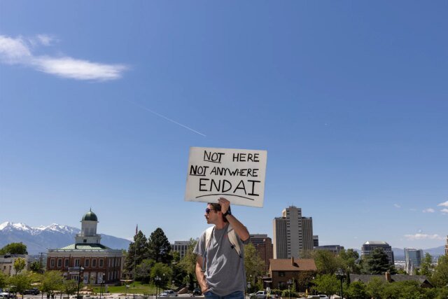 No-AI-protest-1.jpg