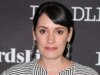 Paget Brewster pede desculpas por dizer ao jornalista de TV “You Suck”: “Shame On Me”