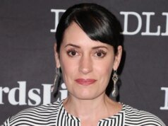 Paget Brewster pede desculpas por dizer ao jornalista de TV “You Suck”: “Shame On Me”