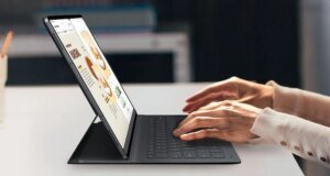 Você não precisa pagar a mais por um tablet Android premium com esta oferta do Galaxy Tab S11