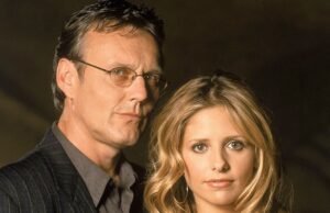 Homenagem de Sarah Michelle Gellar até tarde "Buffy" A co-estrela Anthony Head é absolutamente comovente