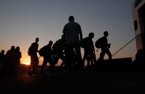 Países da UE procuram Ruanda e Uzbequistão para centros de retorno de migrantes