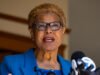 Karen Bass avança para segundo turno para prefeito de Los Angeles