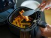 4 utensílios de cozinha que podem adicionar microplásticos a cada refeição que você prepara