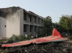 ‘Cheirava como se corpos tivessem sido deixados para apodrecer’: Sobreviventes do desastre da Air India ‘forçados a retornar para limpar o local do acidente’