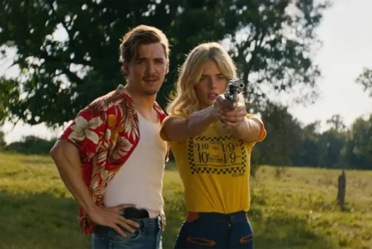 Crítica de ‘Carolina Caroline’: thriller clássico de amantes em fuga mostra por que Samara Weaving e Kyle Gallner deveriam ser estrelas maiores