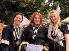 ‘Eu amo o caos’ – as faíscas do casamento com o tema da noiva levam à criação de uma equipe de combate medieval exclusivamente feminina