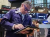 Wall Street se mantém mais estável à medida que as ações de IA recuperam parte de suas vendas